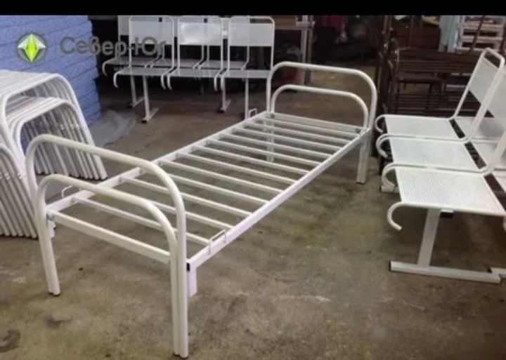 Металлический кровать