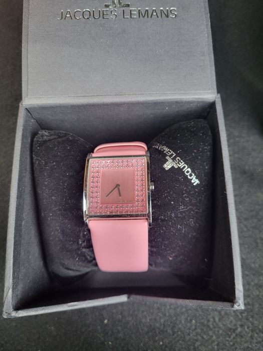 Женский сағаттар сатылады