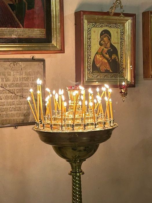 Церковные свечи из натурального пчелиного воска.    
Длина — 15