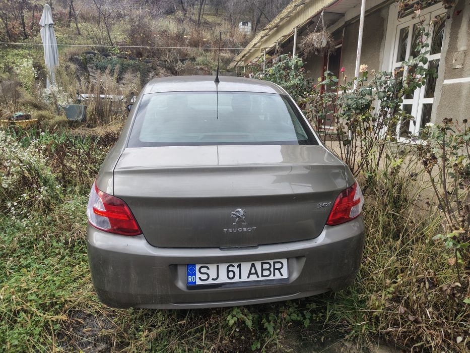 Vând Peugeot 301, benzina, motor 1,2 , 77300km, reali .