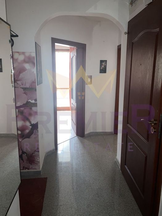 Четиристаен апартамент в центъра на Бургас под наем