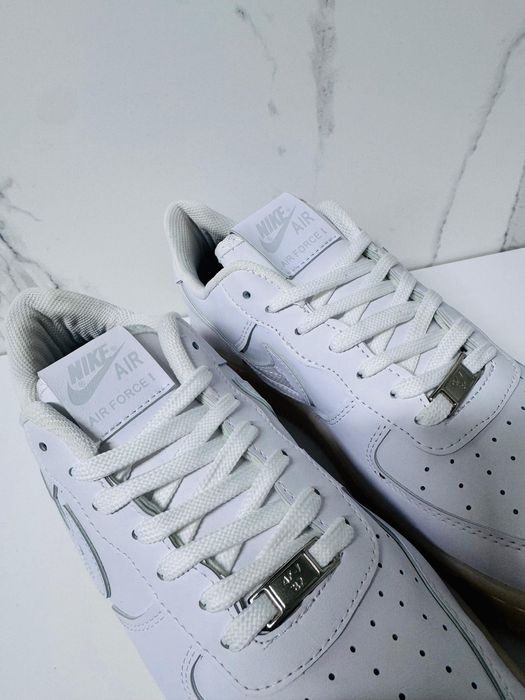 Nike AF1 albi cu talpa bej