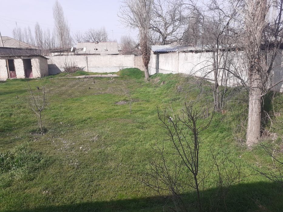 Ер сотилади. 10 ва 6 соток