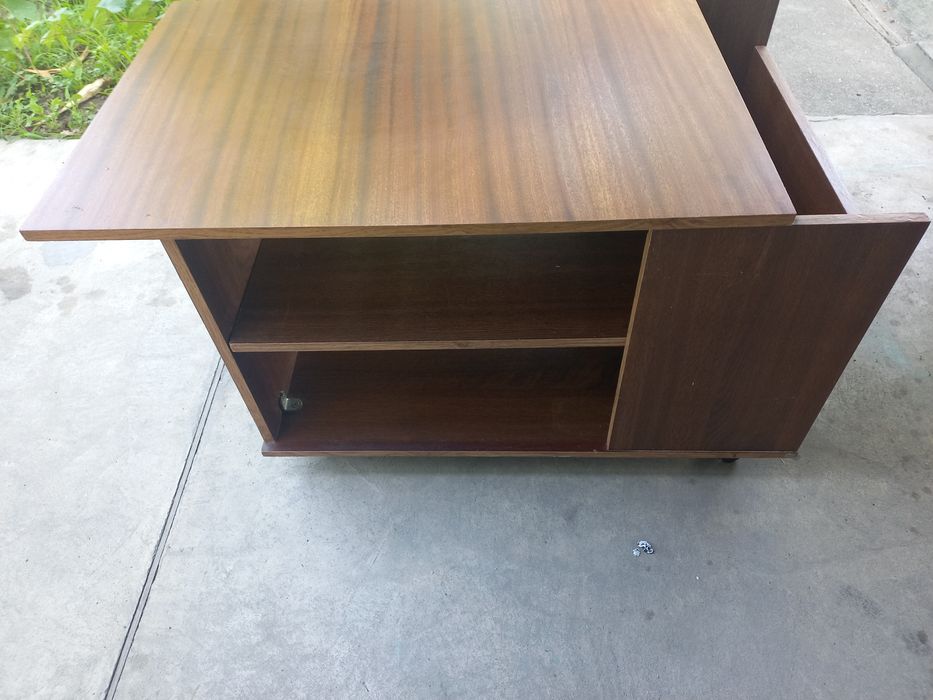 Продается журнальный столик.