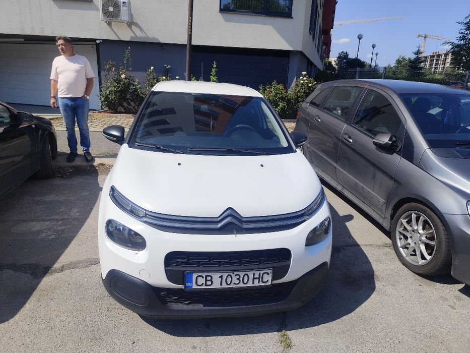 Продават се три автомобила от фирмен автопарк с пълна сервизна история
