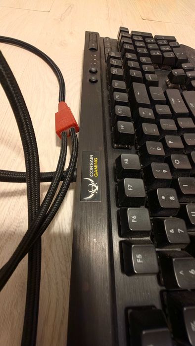 Tastatura Keyboard Mecanica Corsair K70 RGB Gaming USB Cherry MX Iluminare RGB Wrist Rest Gaming PC Windows QWERTY