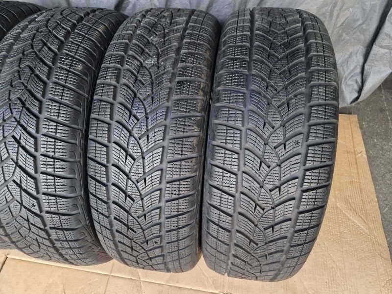 4 Goodyear R17 225/60
зимни гуми
DOT4120