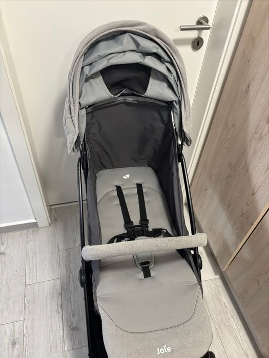 Cărucior ultracompact Joie Tourist