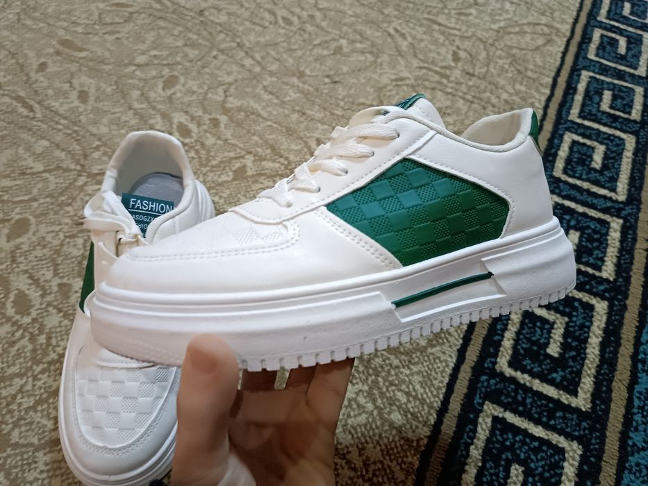 100% Xitoyda ishlab chiqarilgan erkaklar oyoq kiymi