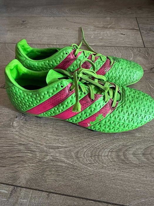 Футболни бутонки адидас