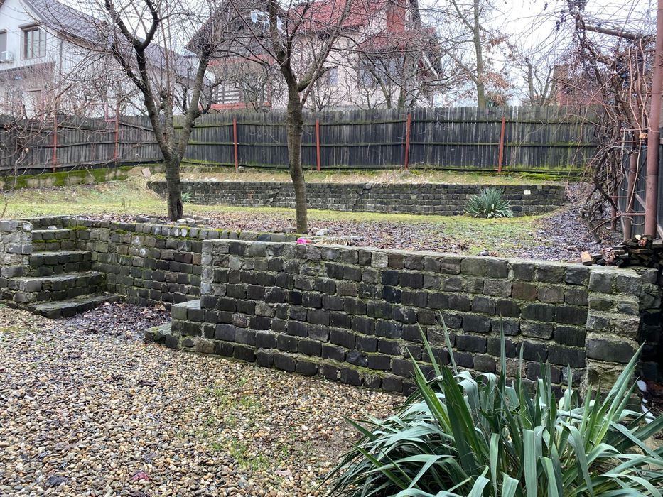 Casa Prundu cu 3 Apartamente individuale și garaj