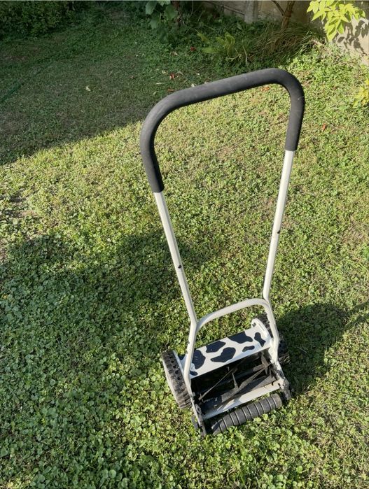 Masină de tuns iarba manuală