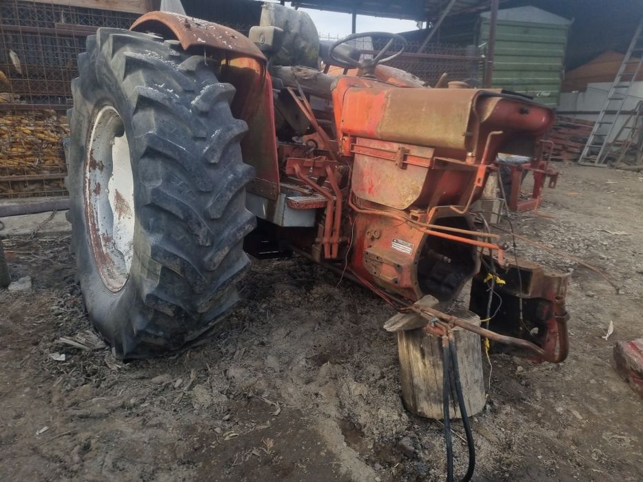 Vând tractor internațional 946 1046 1246