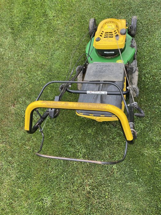 Masina ge tuns iarba pe benzina cu tractiune !