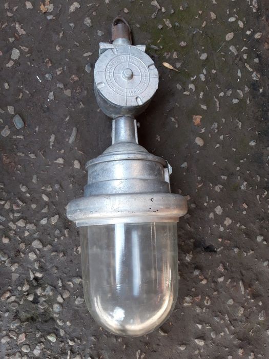 ВЗРЫВОЗАЩИЩЕННЫЕ СВЕТИЛЬНИКИ ВЗГ-200 АМС 

Светильник взрывозащищенный