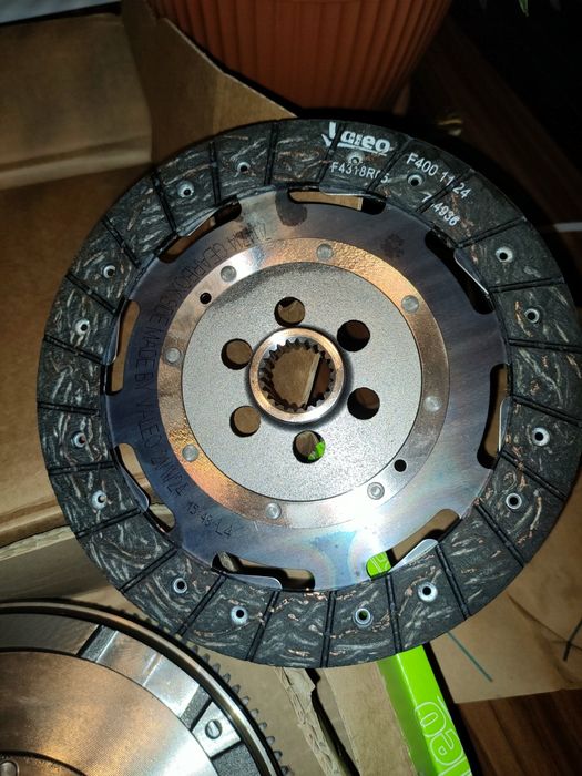 Ambreiaj cu volanta masa dubla BMW E81 E87 E90 1.6 benzina cod 8371111