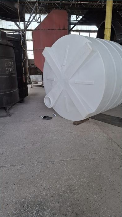 Конуссная ёмкость ,бак резервуар