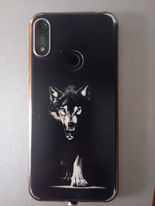 Продам телефон HUAWEI Y 6s+