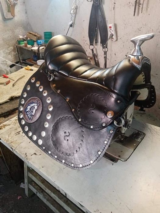 Кожаное седло  .