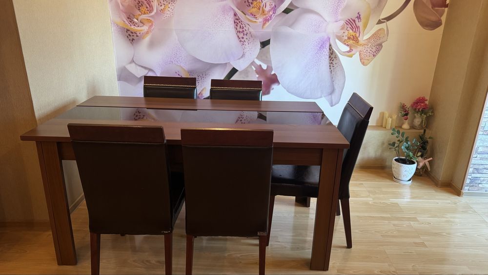 Продам обеденный стол с 6 стульями