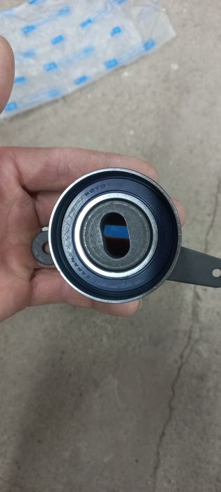 Натяжитель ремня грм. Хонда