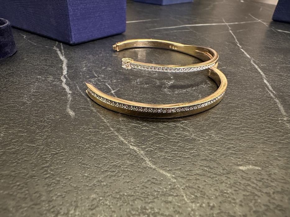 Продавам гривна Swarovski