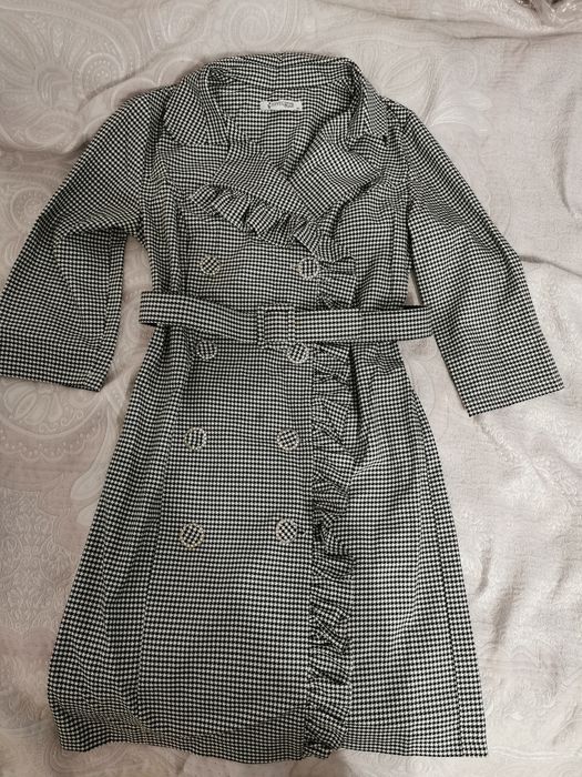 Vând rochiță Petrecuta alb cu negru