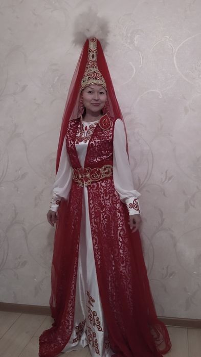 Платье на узату дизайнерский