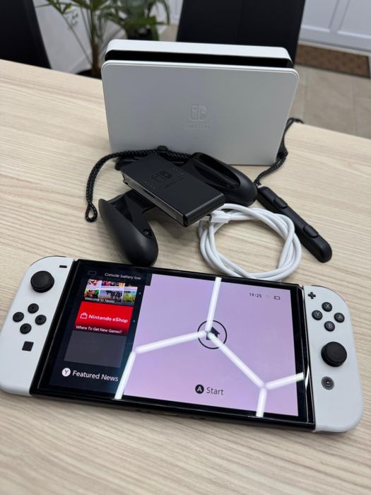 Nintendo Switch OLED - Dock - Joy-Con Grip & Straps