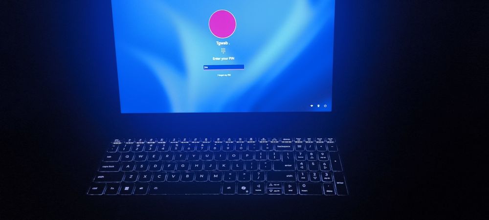 Laptop Lenovo IdeaPad Slim 3 15AHP10