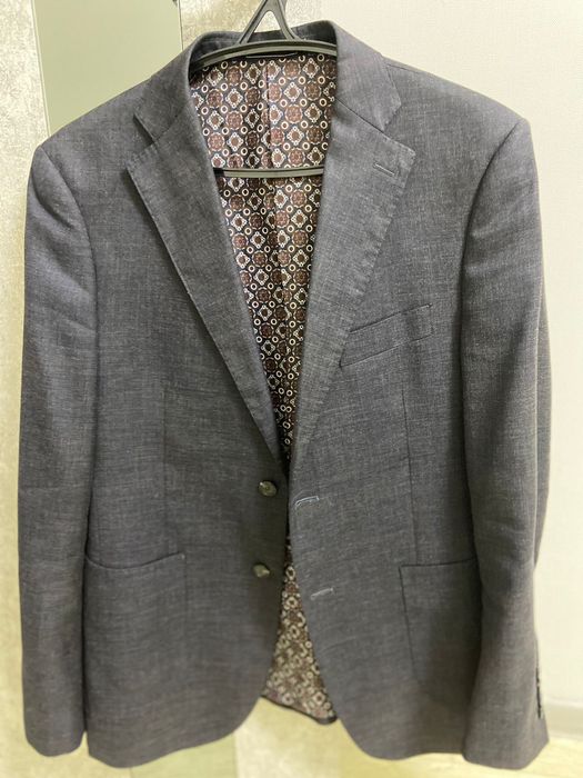 Продам мужской пиджак с черными брюками