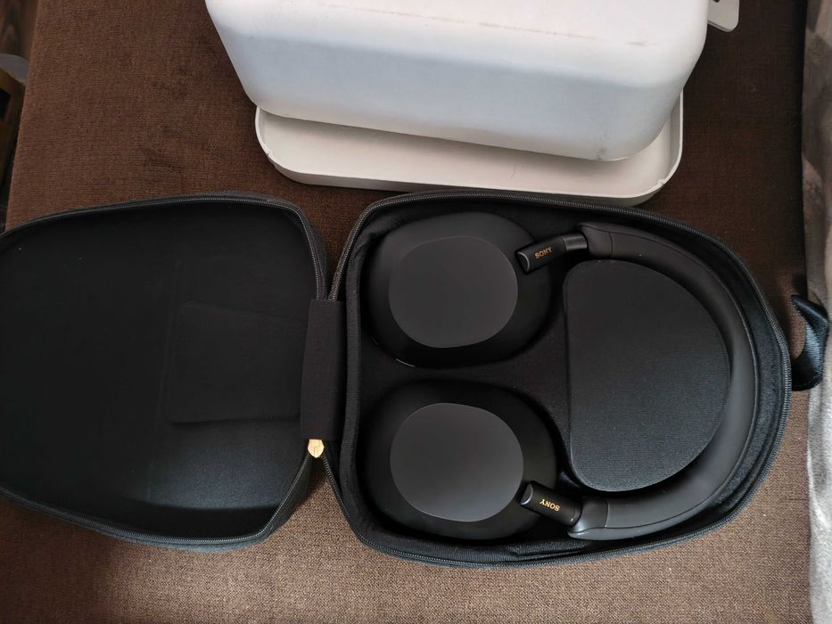 Безжични слушалки Sony WH-1000XM5B ЧИСТО НОВИ