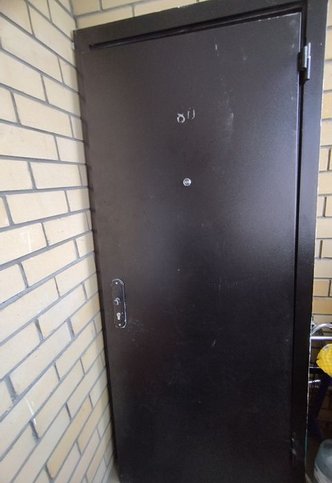 Продам входную дверь