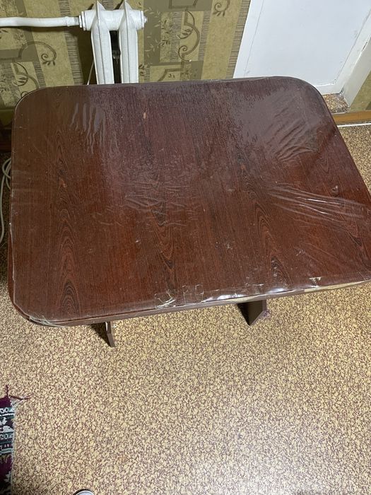 Продам стол обеденный