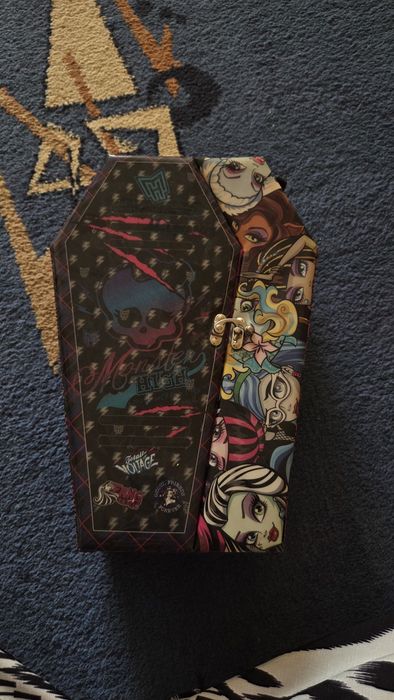 оригинальный гробик шкаф monster high б/у