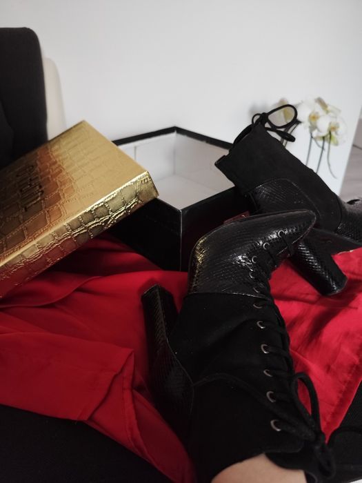 Vând botine dama ,negre, mărimea 37 , comode,  înălțime toc 10cm