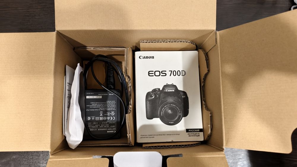 Продам камеру Canon EOS700D