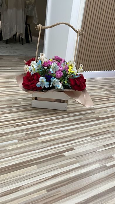 Цветы в корзиночке