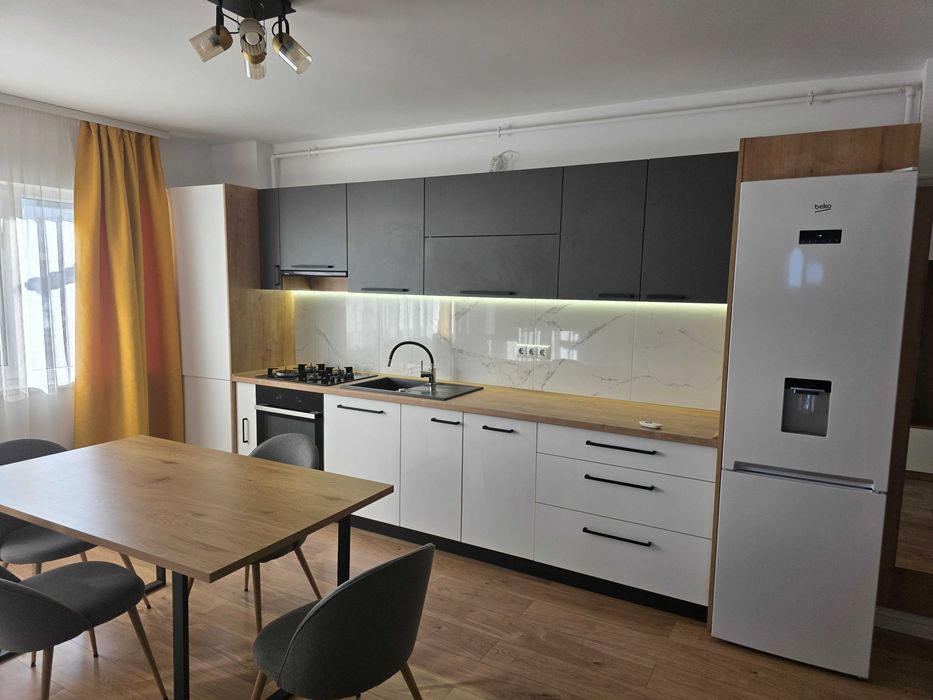 Inchiriez apartament 3 camere