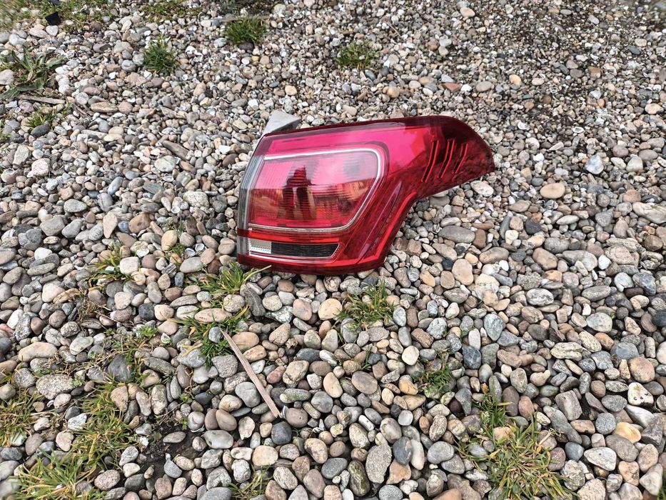 десен външен стоп за форд б-макс FORD B-MAX