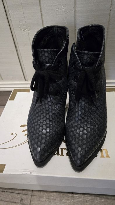 Дамски боти Sara Pen