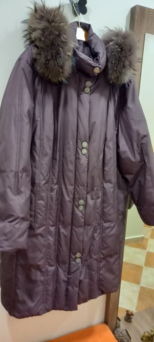 Дамско яке С пух и естествен косъм на качулка.Размер 48