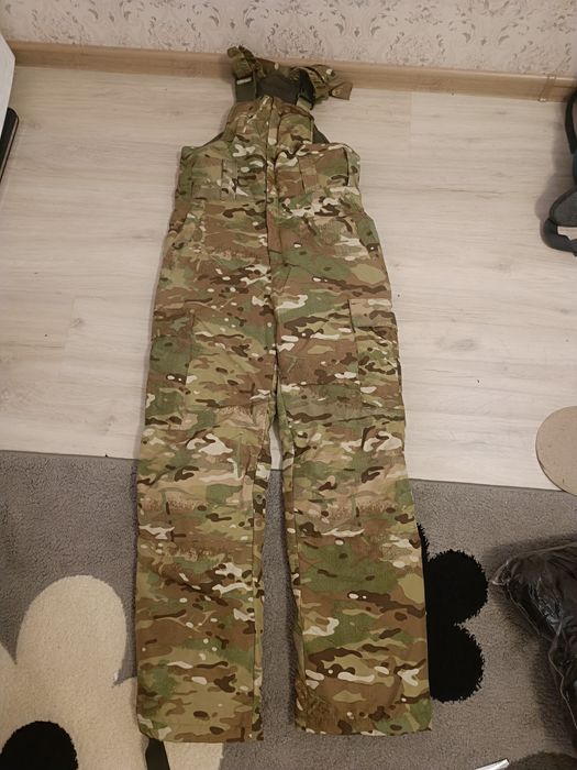 Продам комплект пуховик мультикам