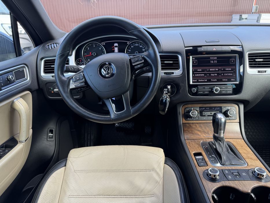 VW Touareg 3.0tdi  245 cp