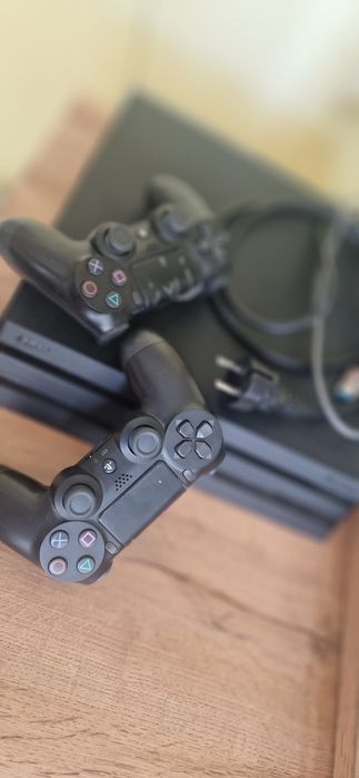 Play station 4 pro 1tb