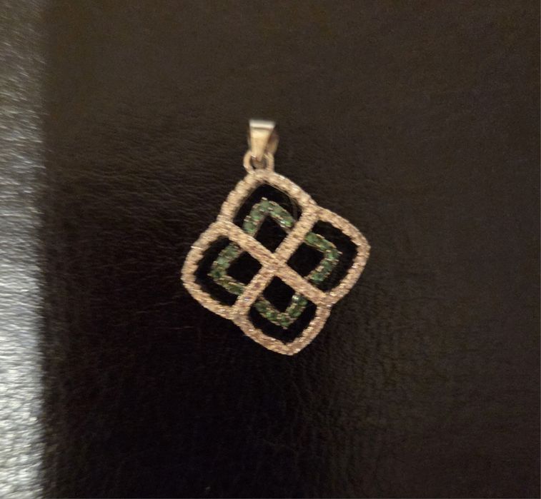 Продается серебряный кулончик 925 пробы