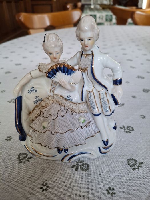 Порцеланова фигурка