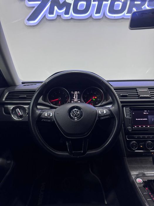 Volkswagen Passat 2.0  R-Line