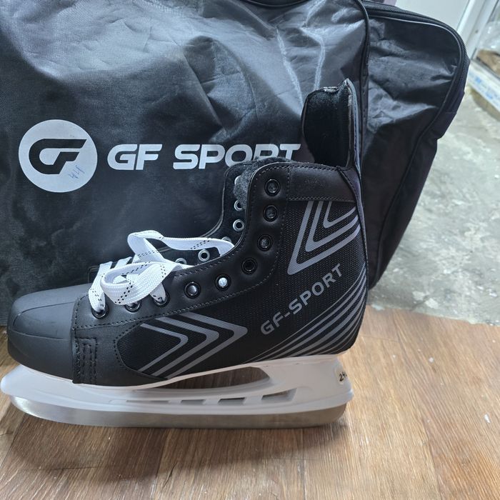 Продам коньки новые