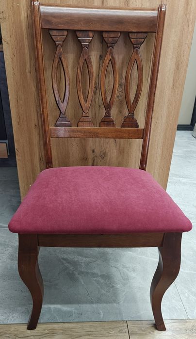 Стулья и журнальный столик